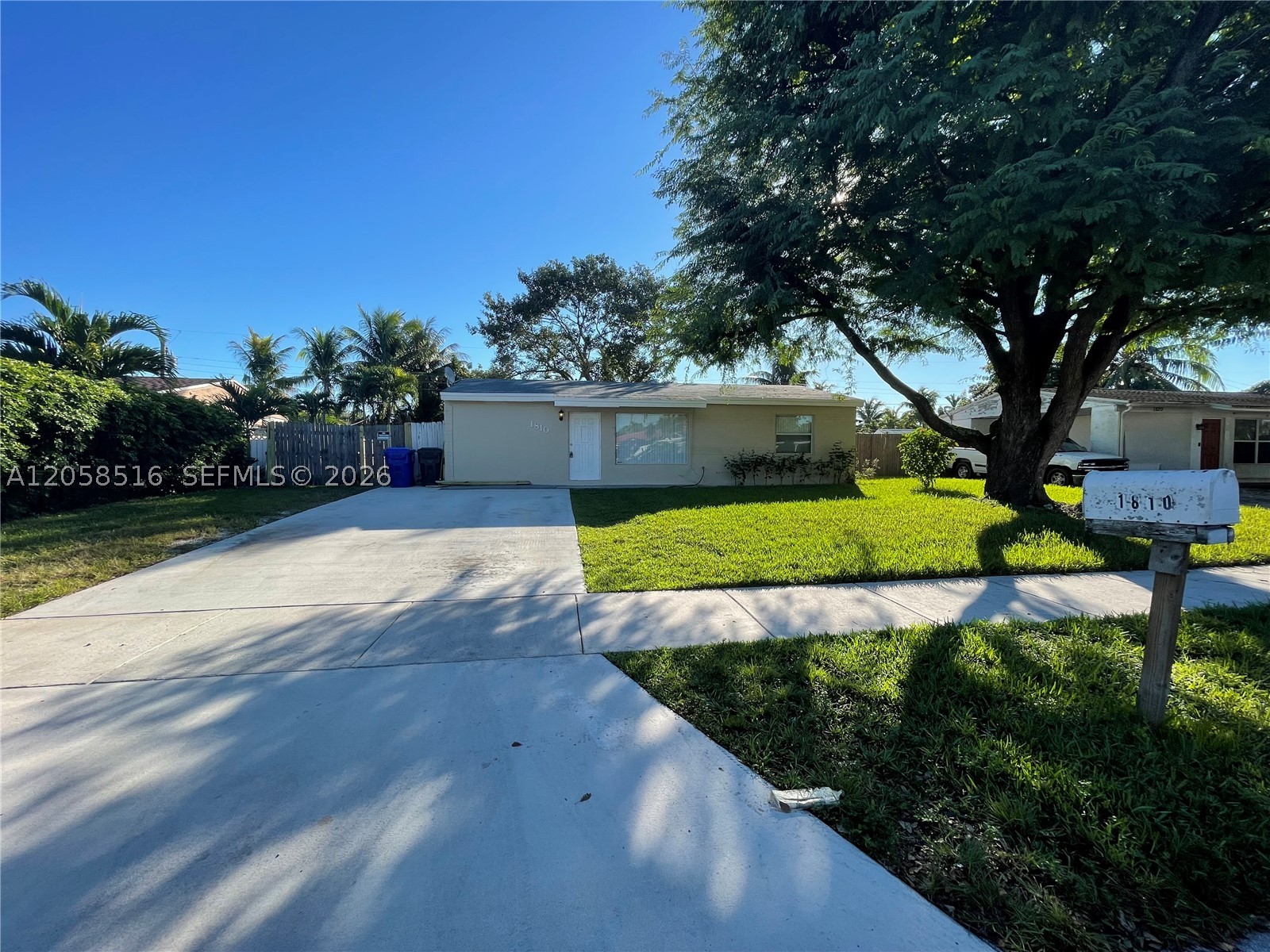1810 SW 64th Ter 1810 Property Photo 1