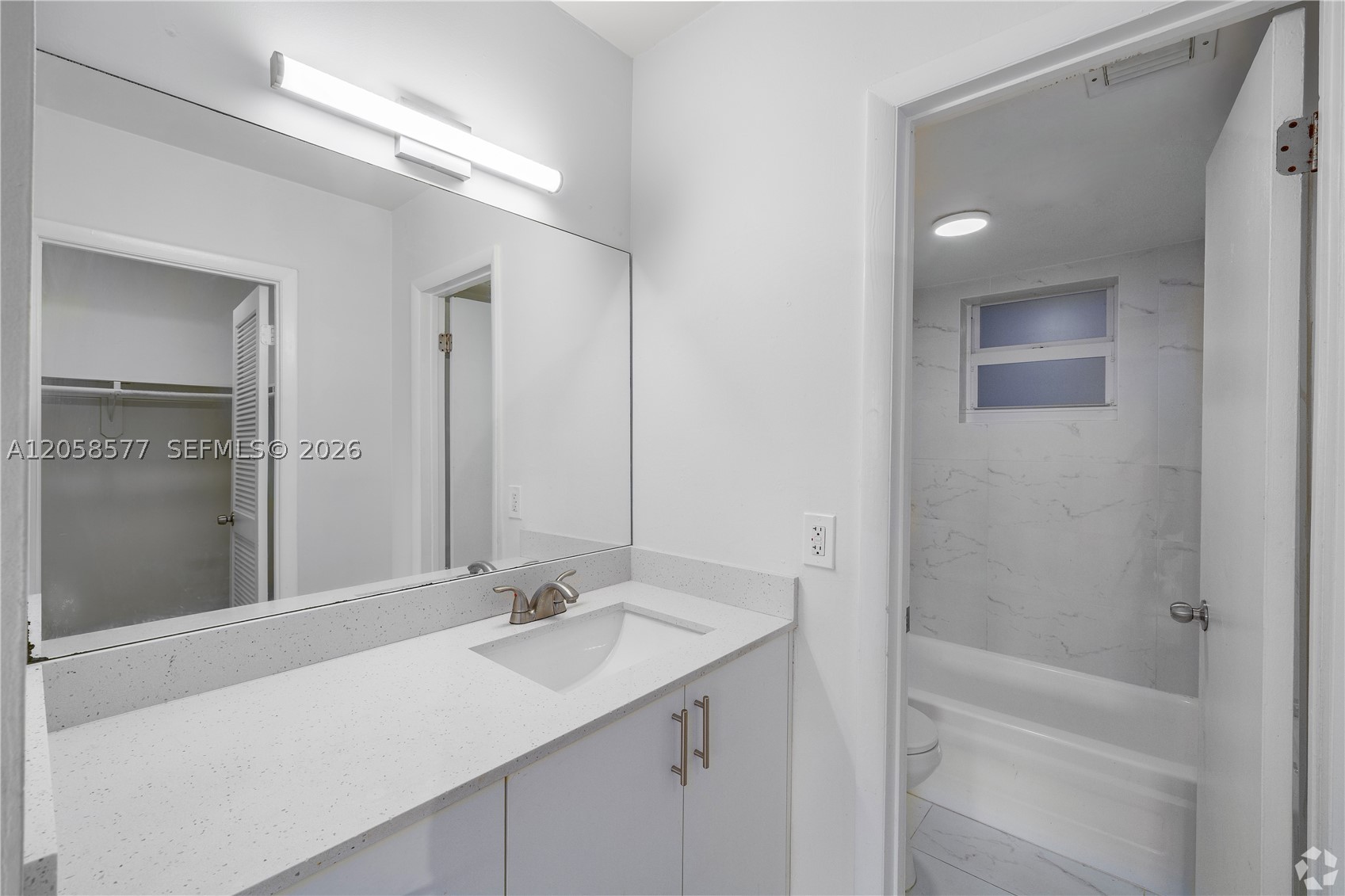 3626 Ne 168th St 504 Property Photo 3