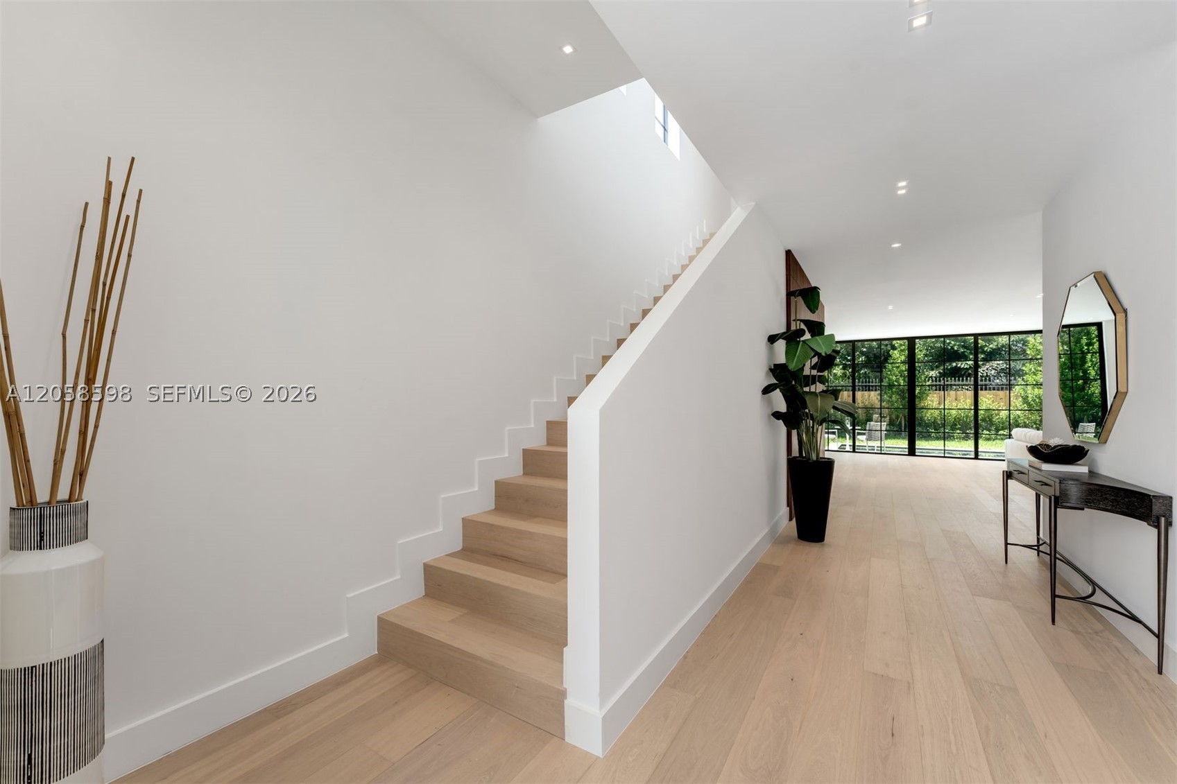 3352 Charles Ave Property Photo 10