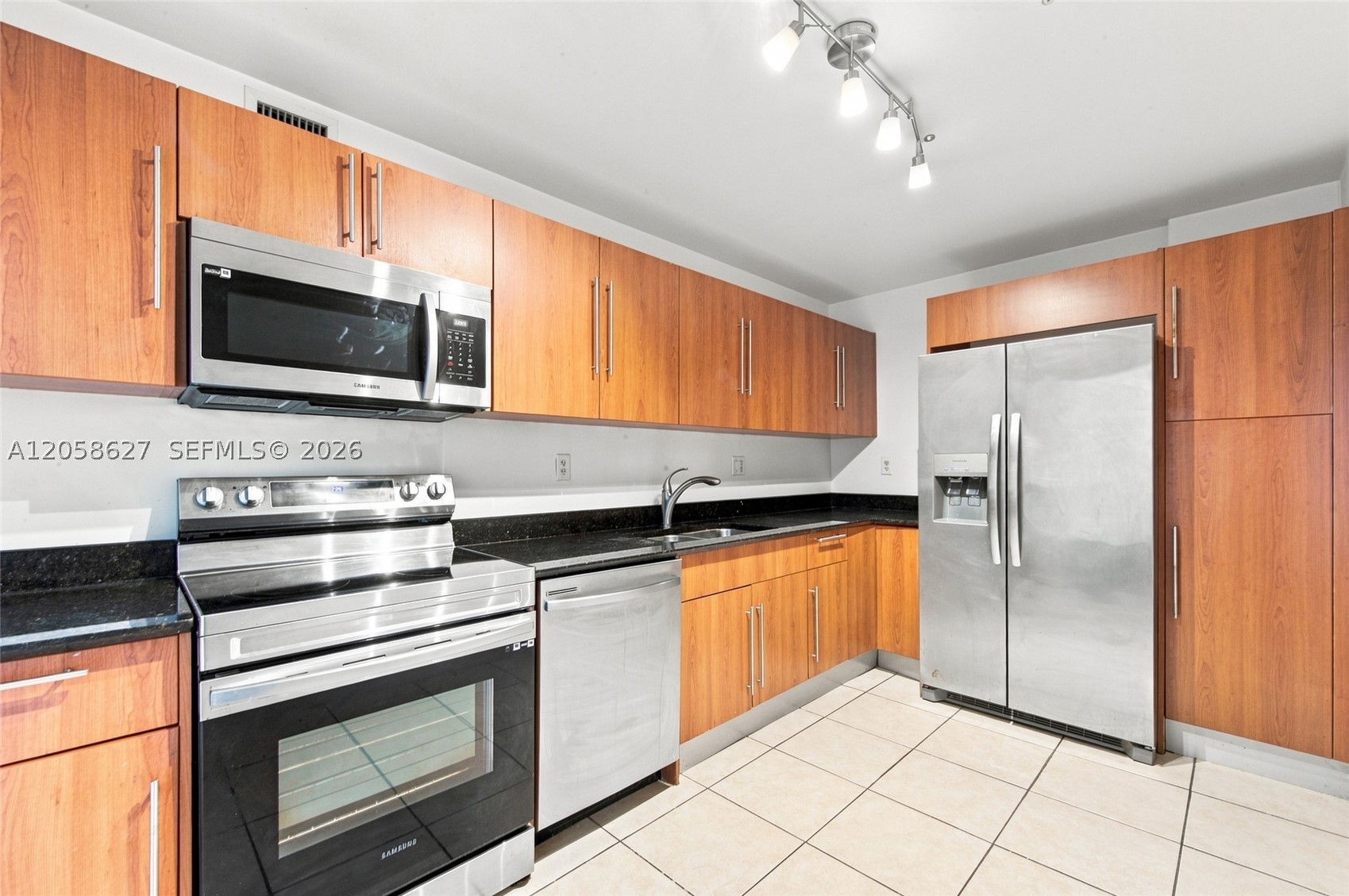 3000 S Ocean Dr 518 Property Photo 1
