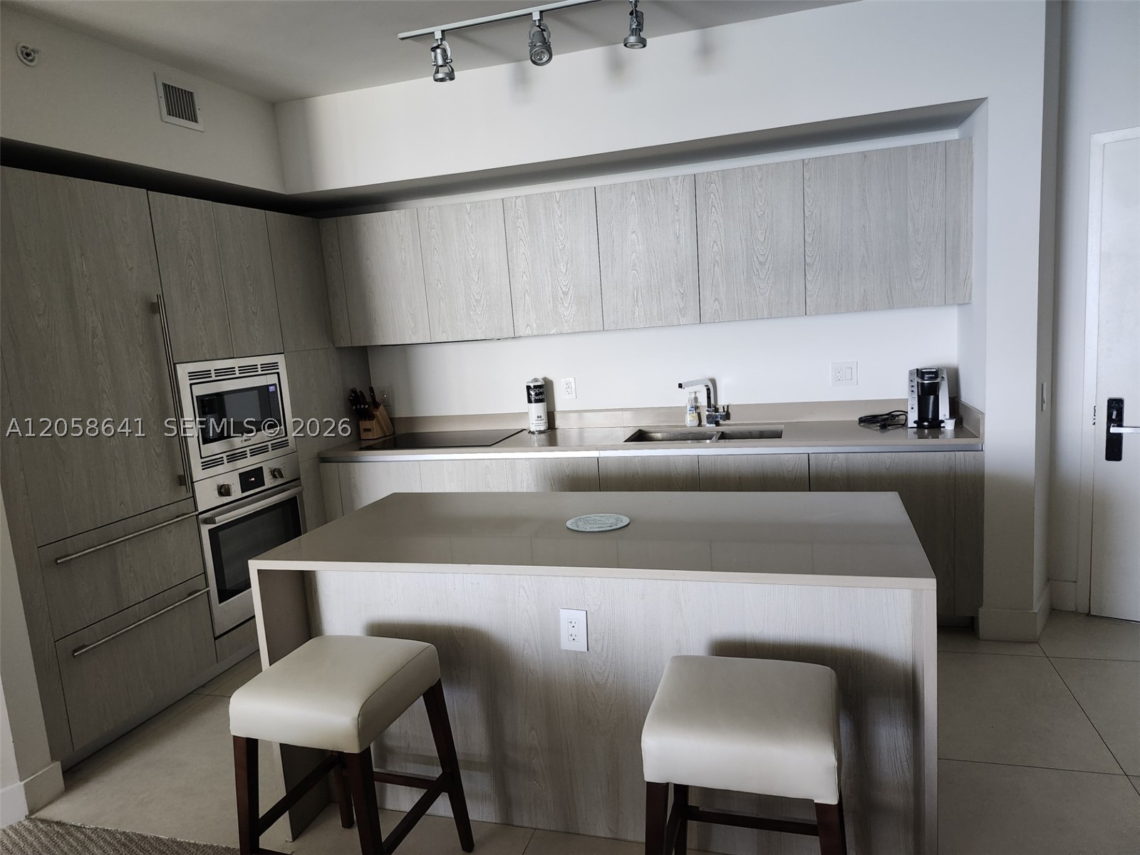 4111 S Ocean Dr 3610 Property Photo 4
