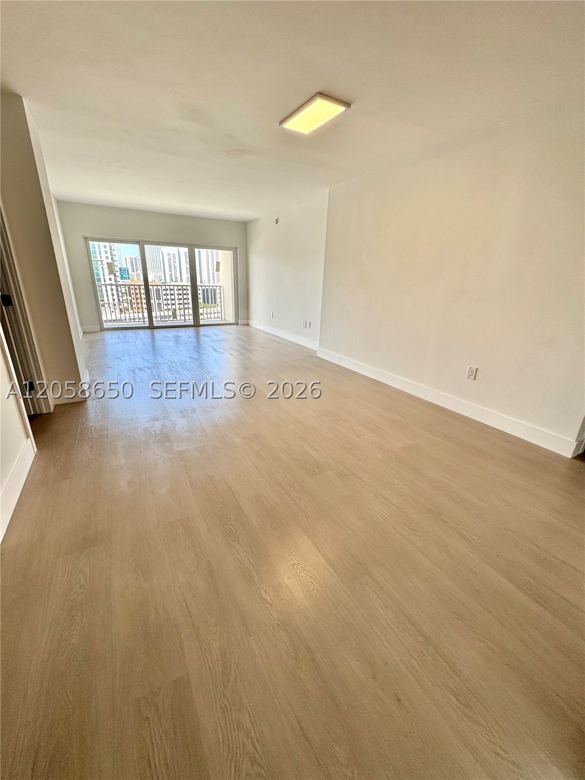 300 Bayview Dr 1201 Property Photo 2