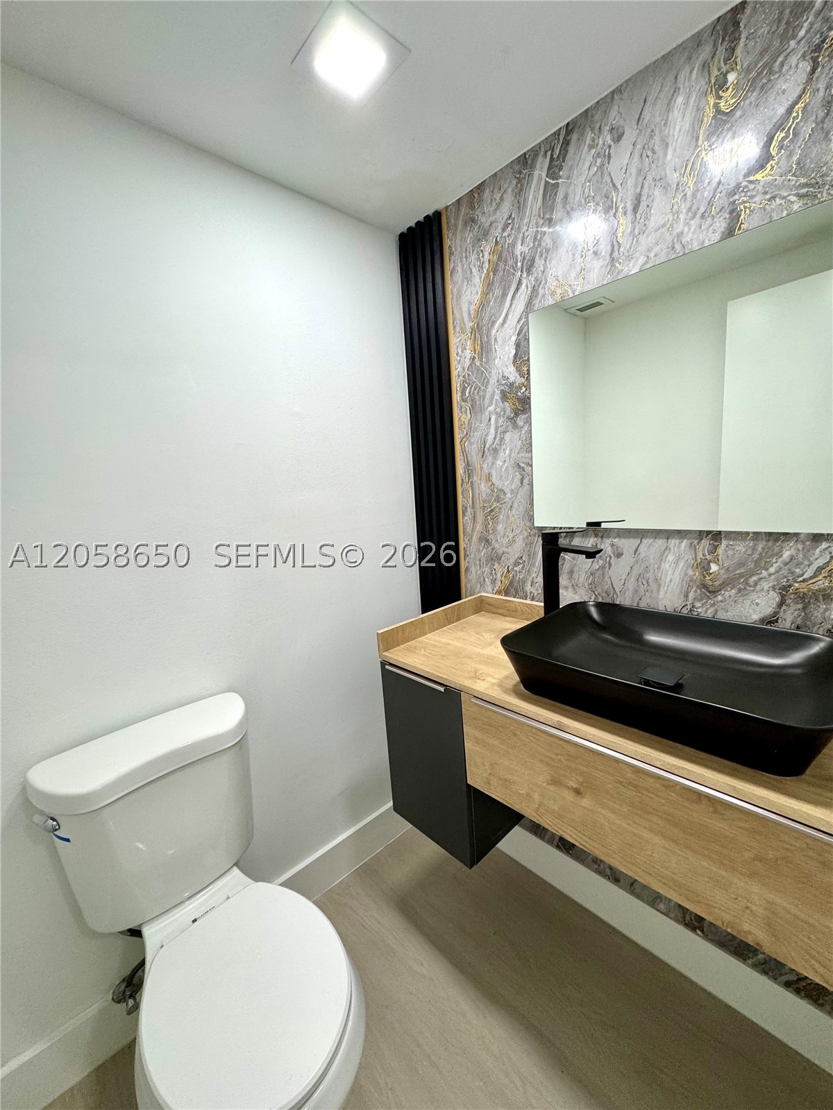 300 Bayview Dr 1201 Property Photo 6