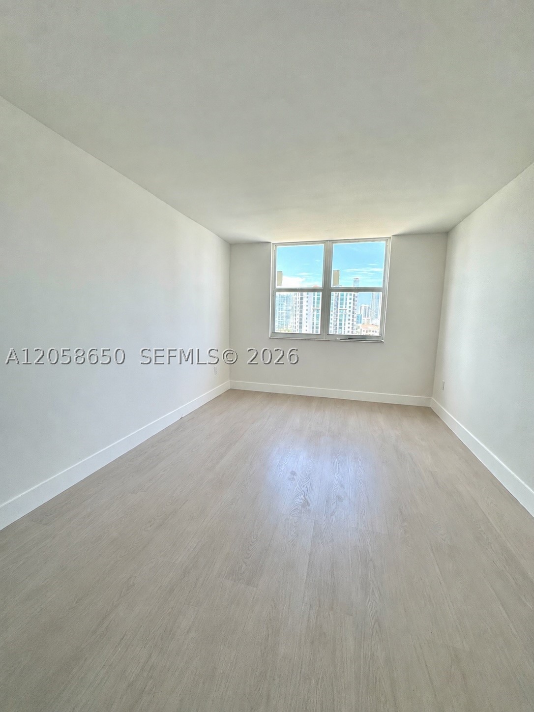 300 Bayview Dr 1201 Property Photo 8