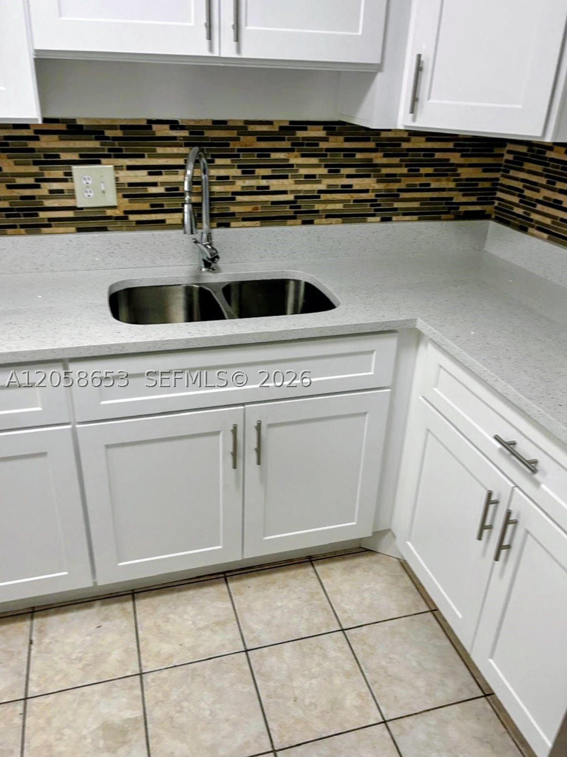 7911 N Colony Cir N 202 Property Photo 2