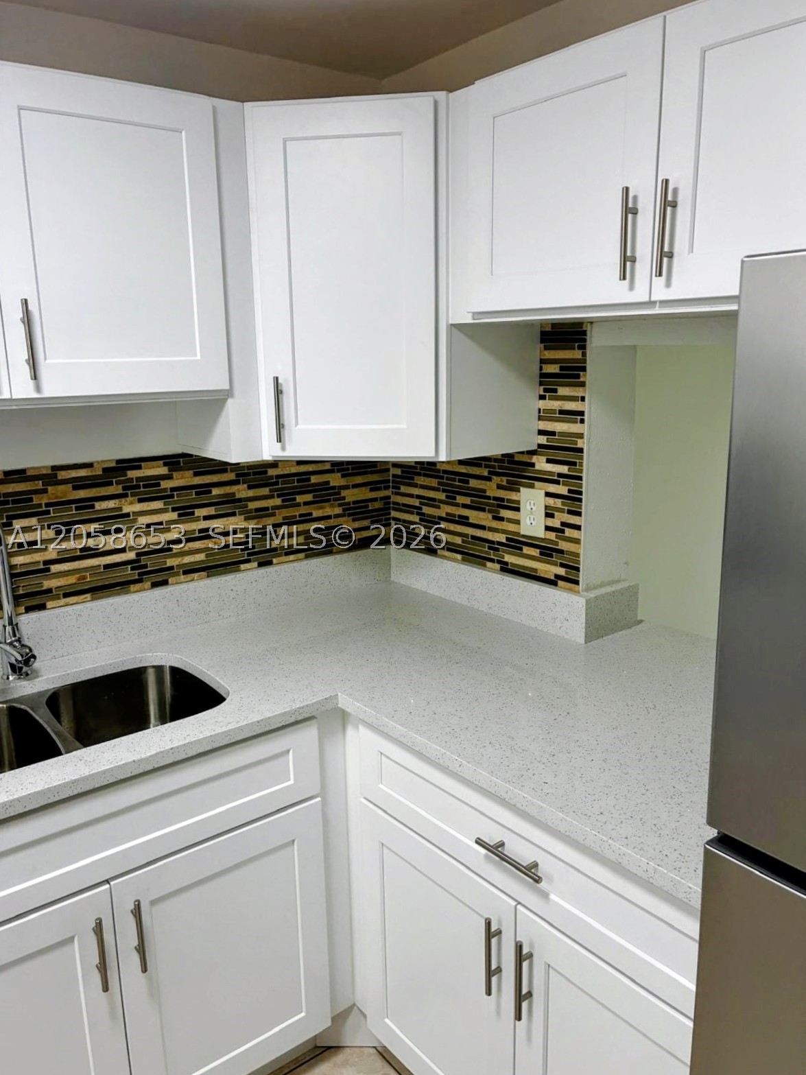 7911 N Colony Cir N 202 Property Photo 5