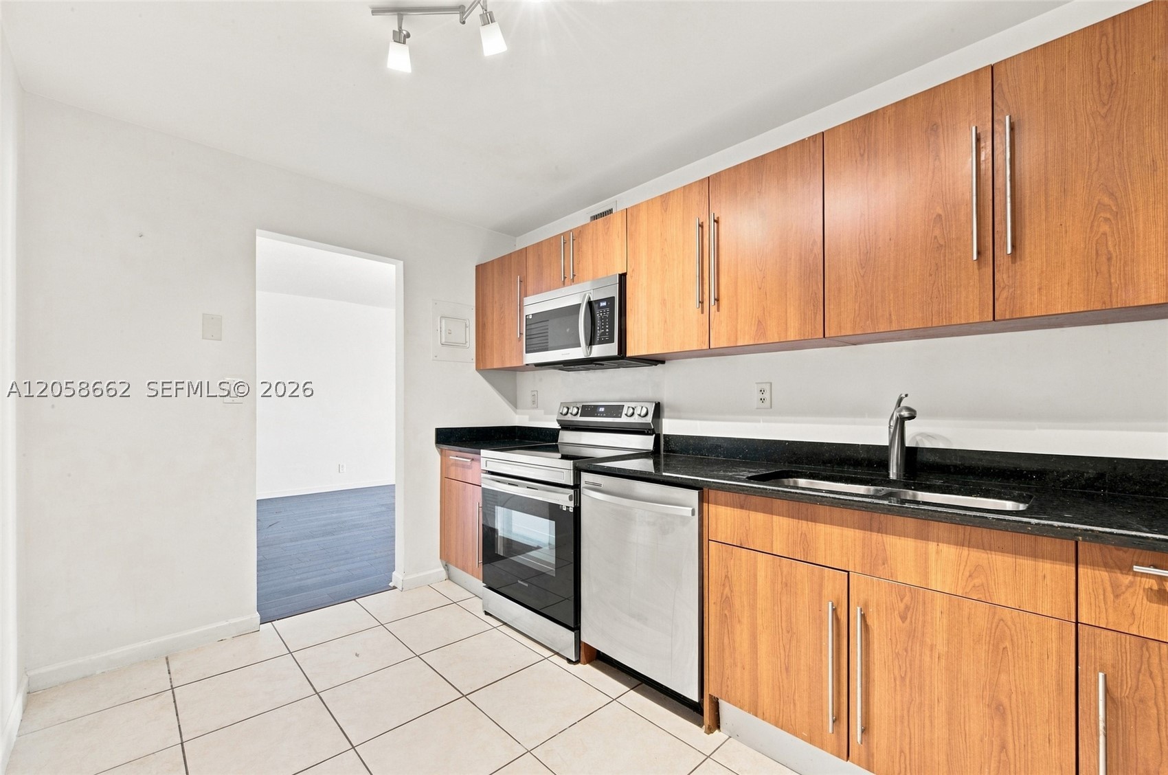 3000 S Ocean Dr 518 Property Photo 2