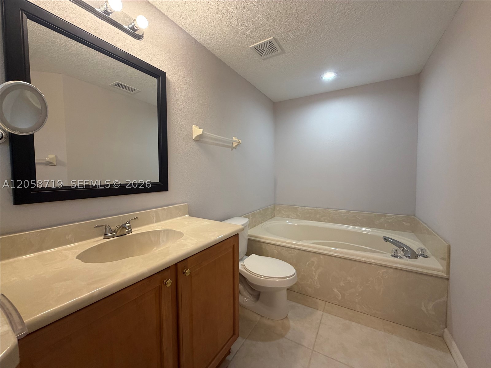 8 Wayler Pl Property Photo 18