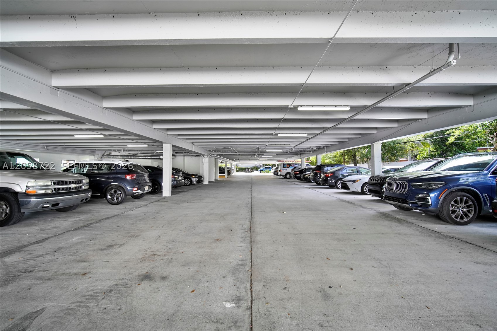 5740 Hollywood Blvd Property Photo 3