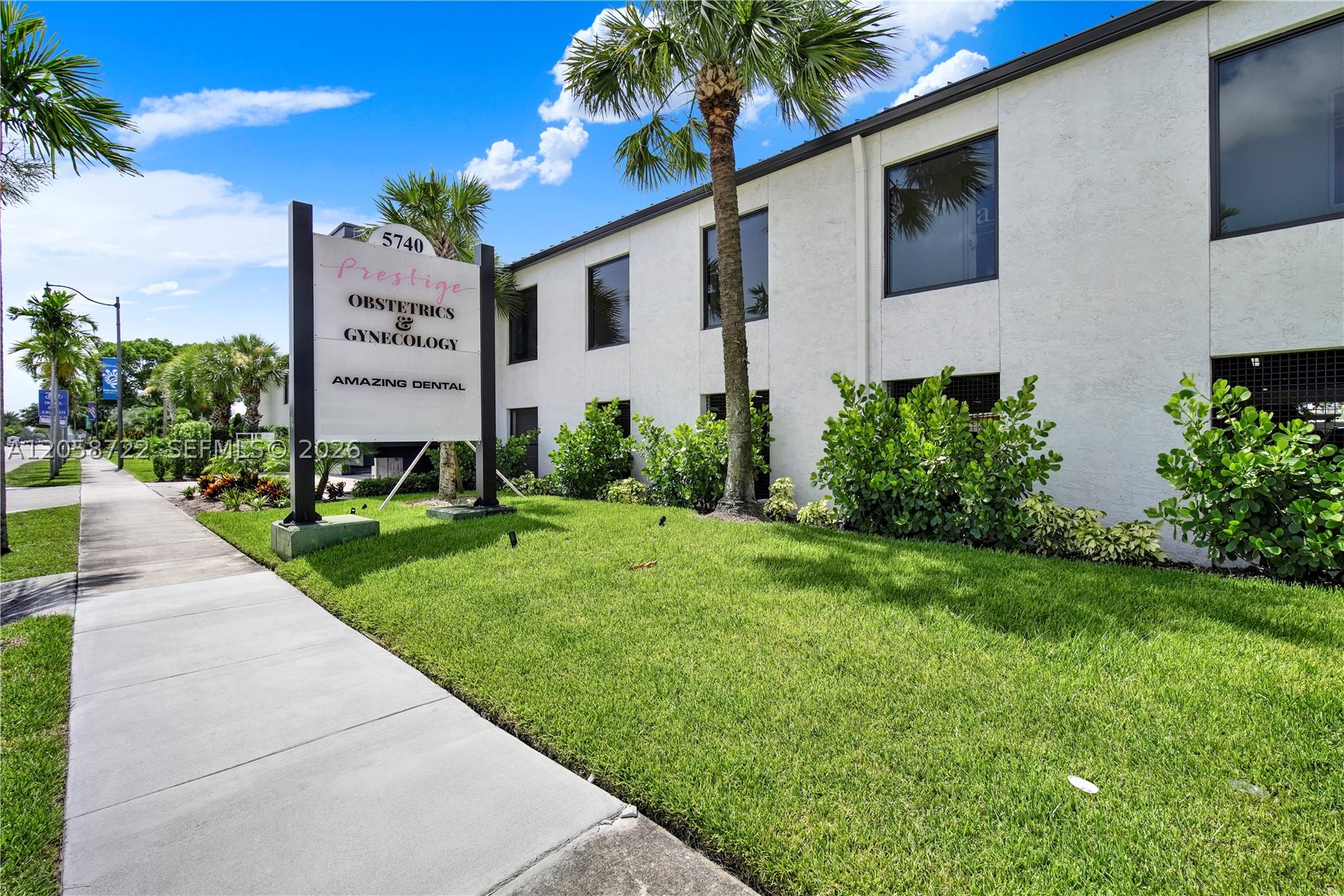 5740 Hollywood Blvd Property Photo 4