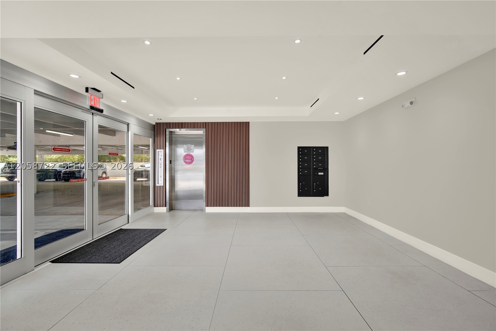 5740 Hollywood Blvd Property Photo 5