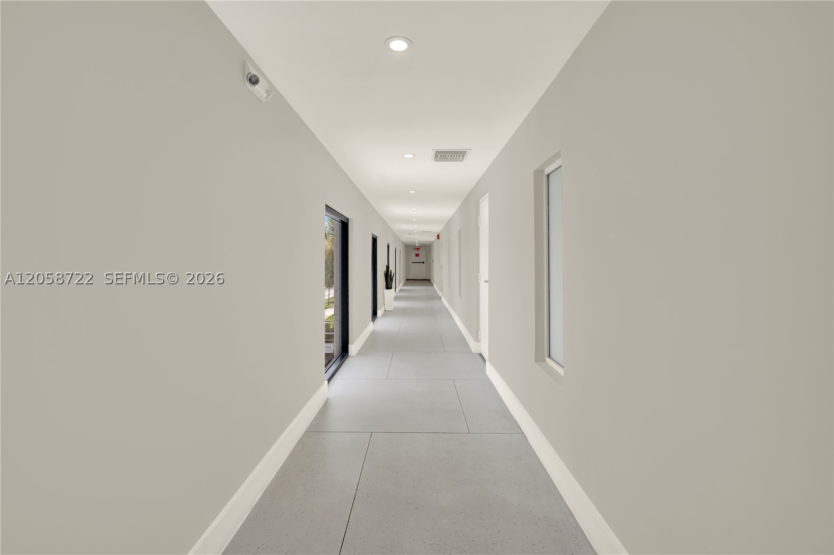 5740 Hollywood Blvd Property Photo 6