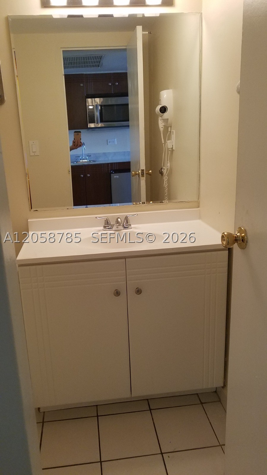 19201 Collins Ave 429 Property Photo 3