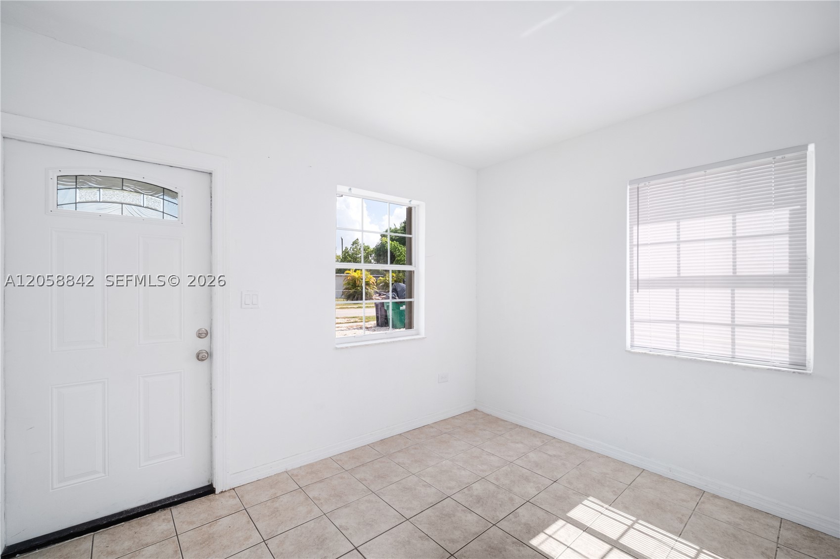15431 Harding Ln Property Photo 4