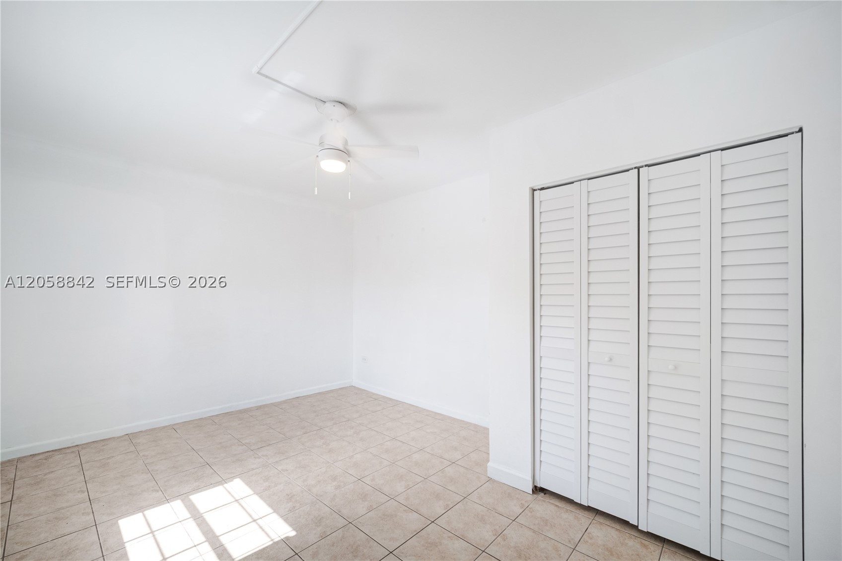 15431 Harding Ln Property Photo 5