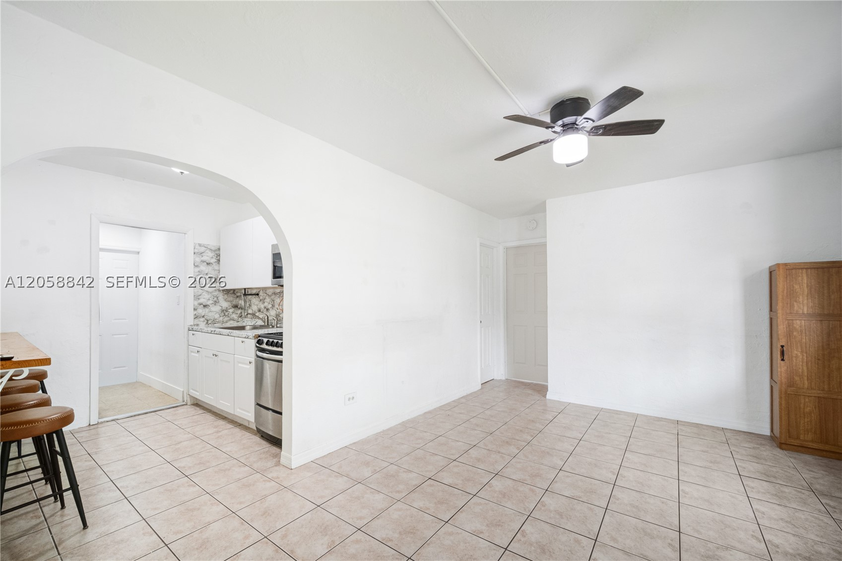 15431 Harding Ln Property Photo 6
