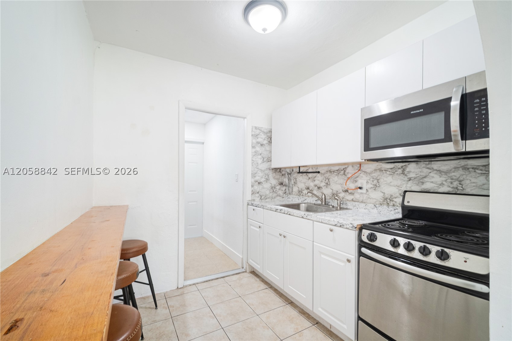 15431 Harding Ln Property Photo 7