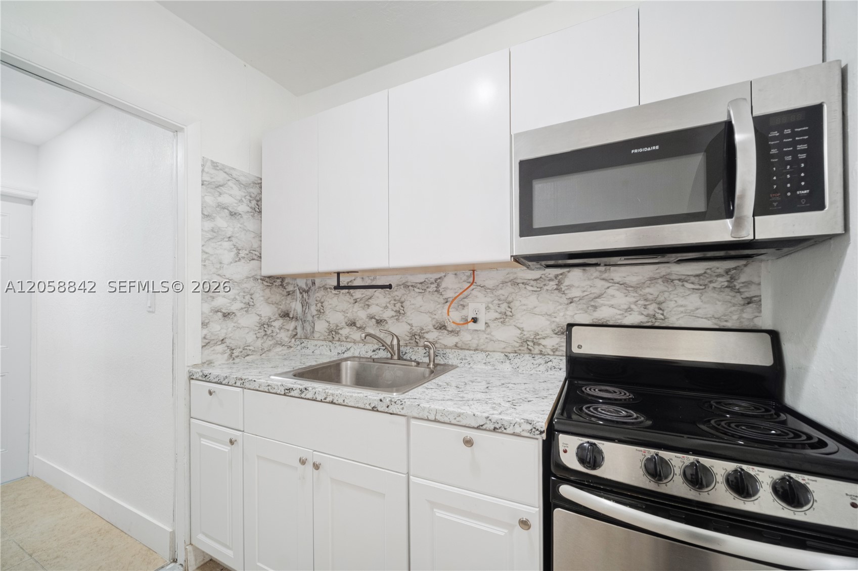 15431 Harding Ln Property Photo 9