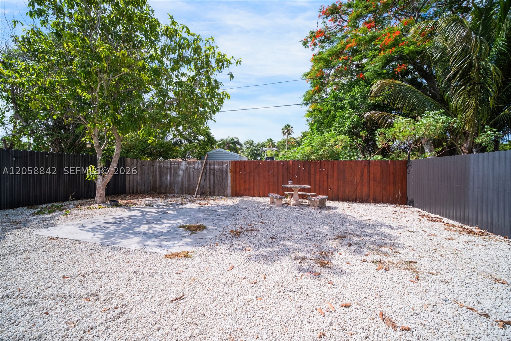 15431 Harding Ln Property Photo 14
