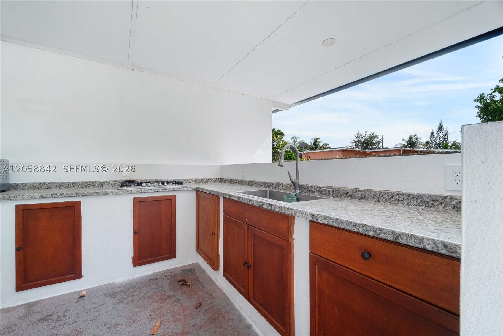 15431 Harding Ln Property Photo 16