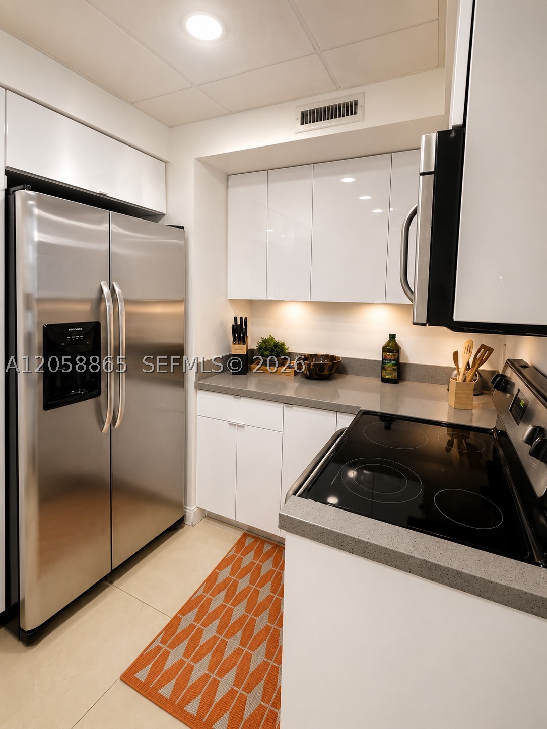 3505 S Ocean Dr 411 Property Photo 2
