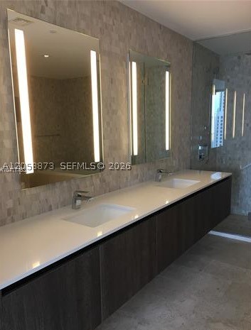 88 Sw 7th St 2603 Property Photo 4