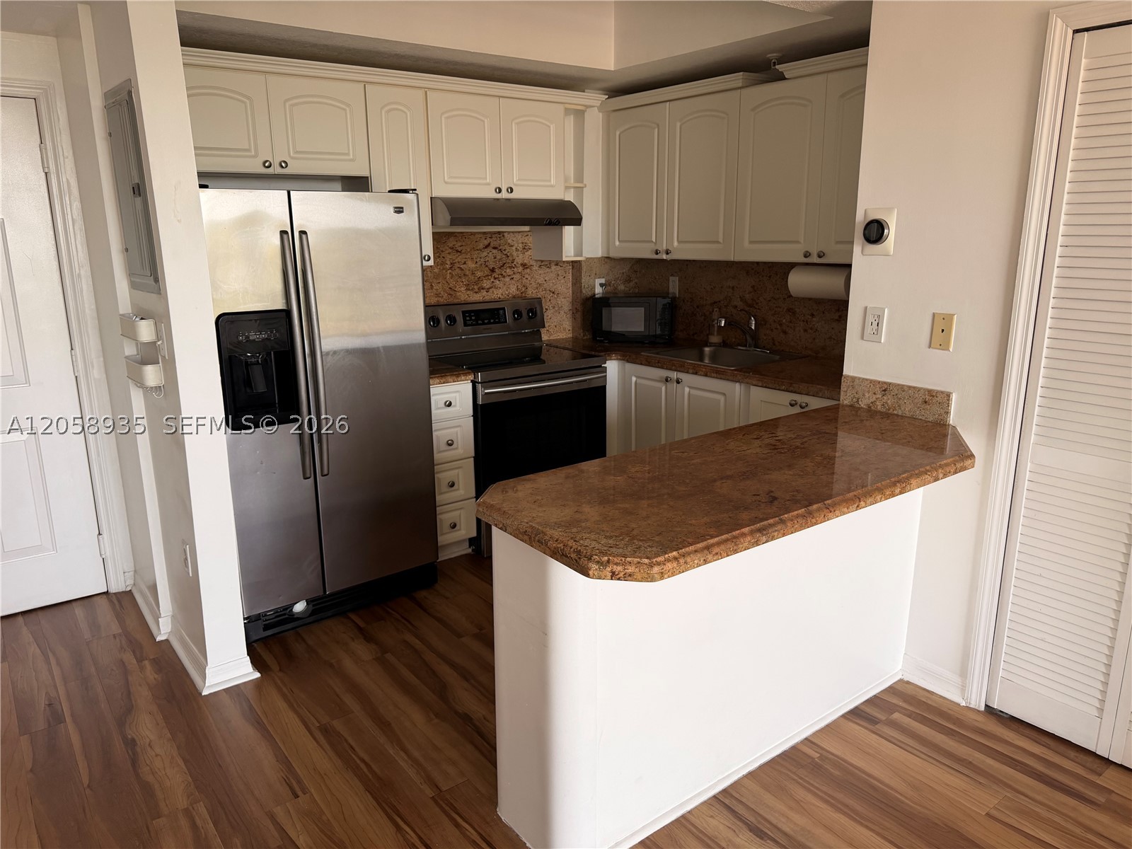 3500 Coral Way 907 Property Photo 11