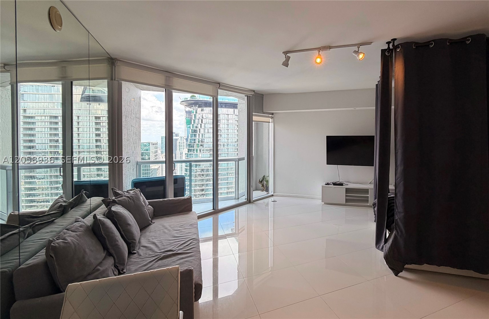 475 Brickell Ave 5008 Property Photo 1