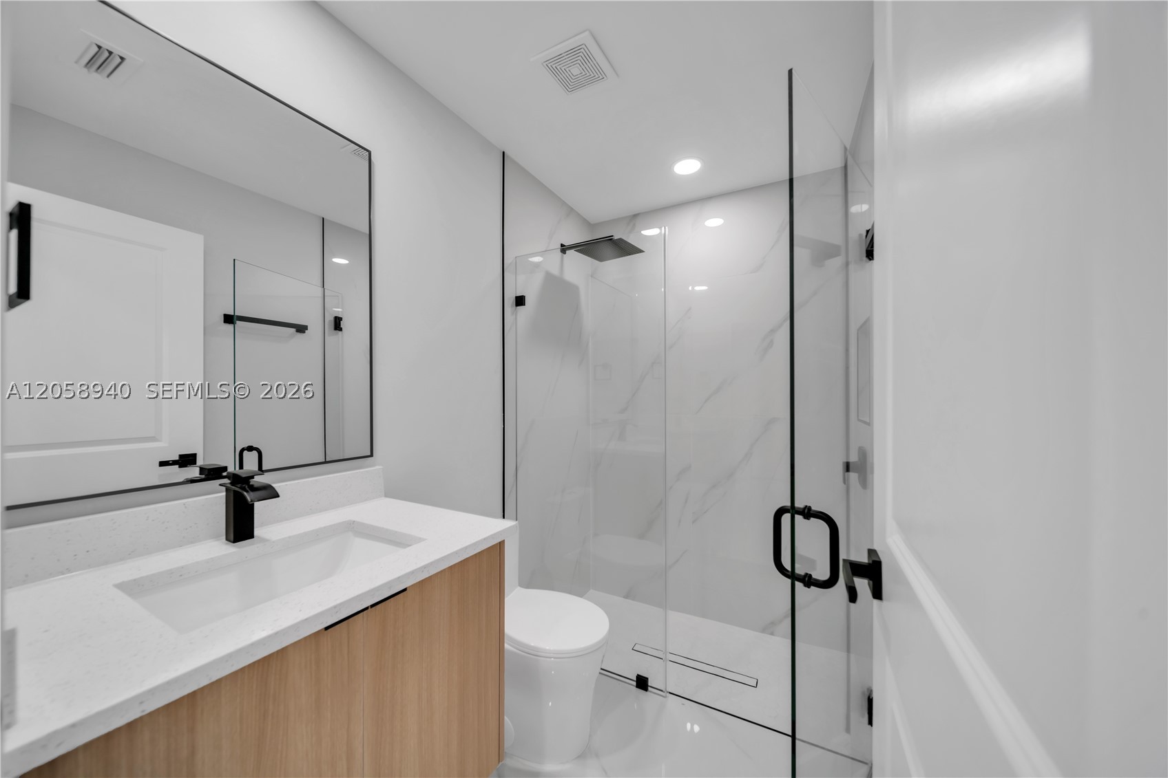 1042 Darlington St Property Photo 13