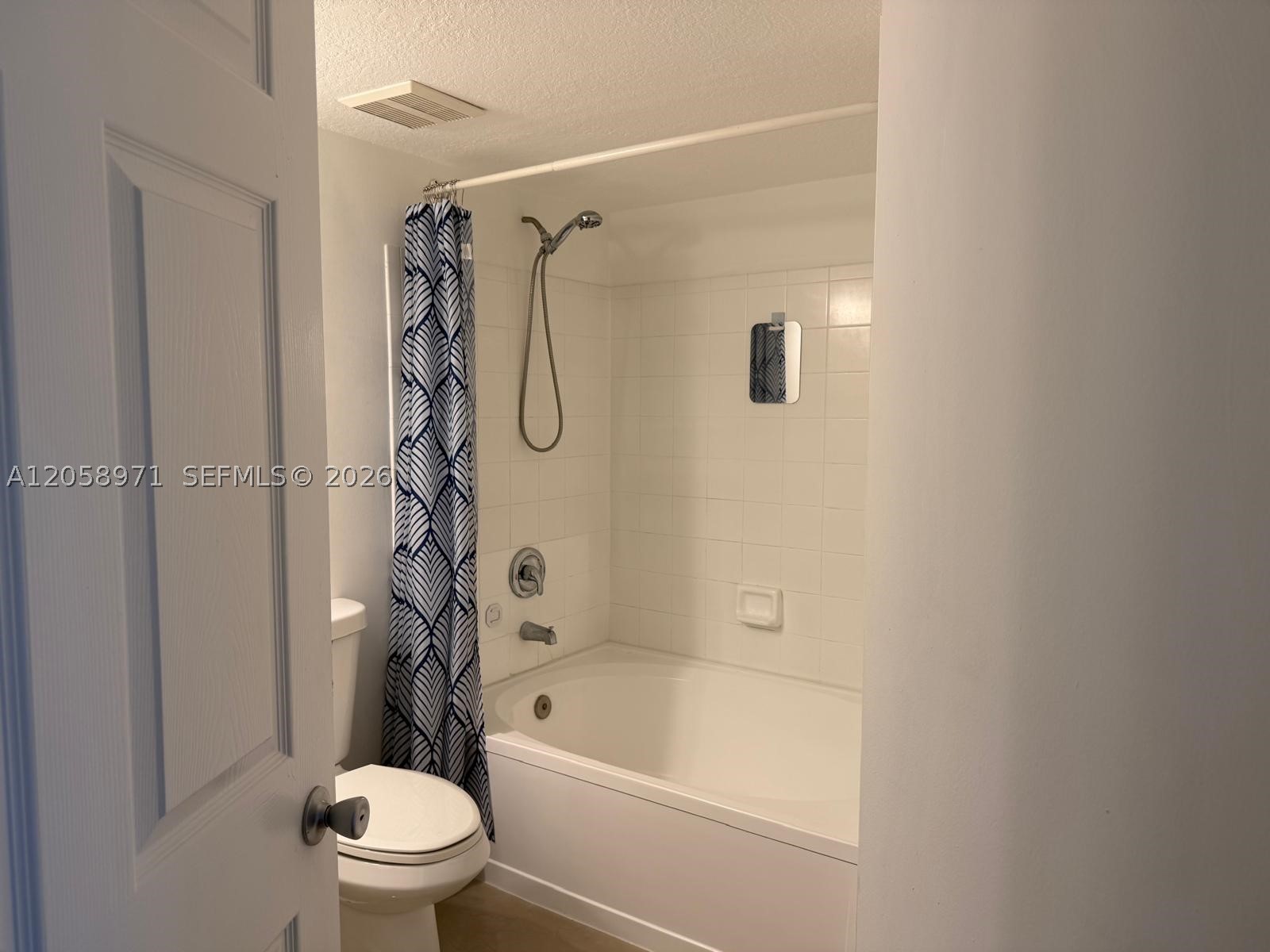 401 Villa Cir 401 Property Photo 8