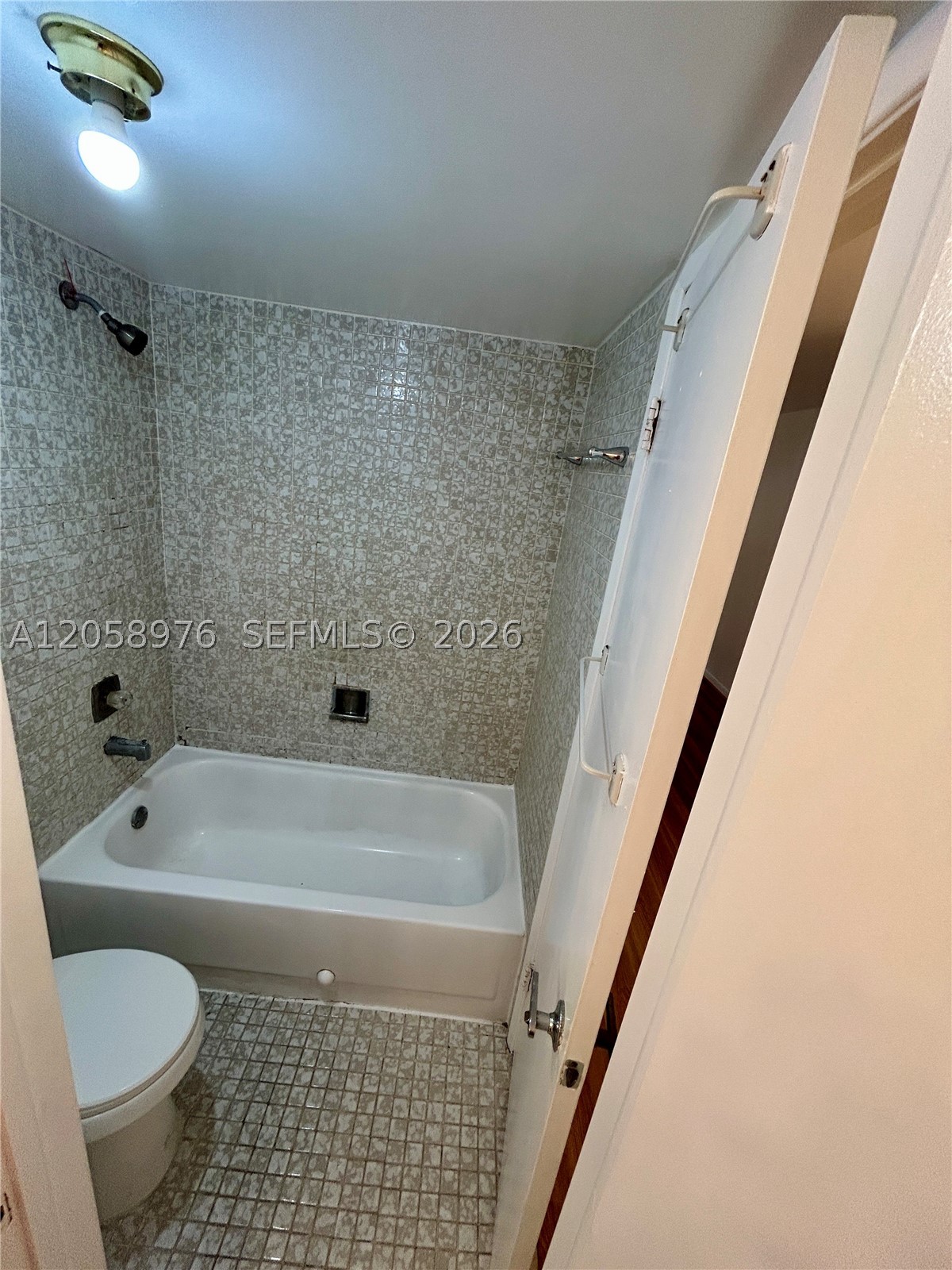 210 W Park Dr 201-2 Property Photo 7