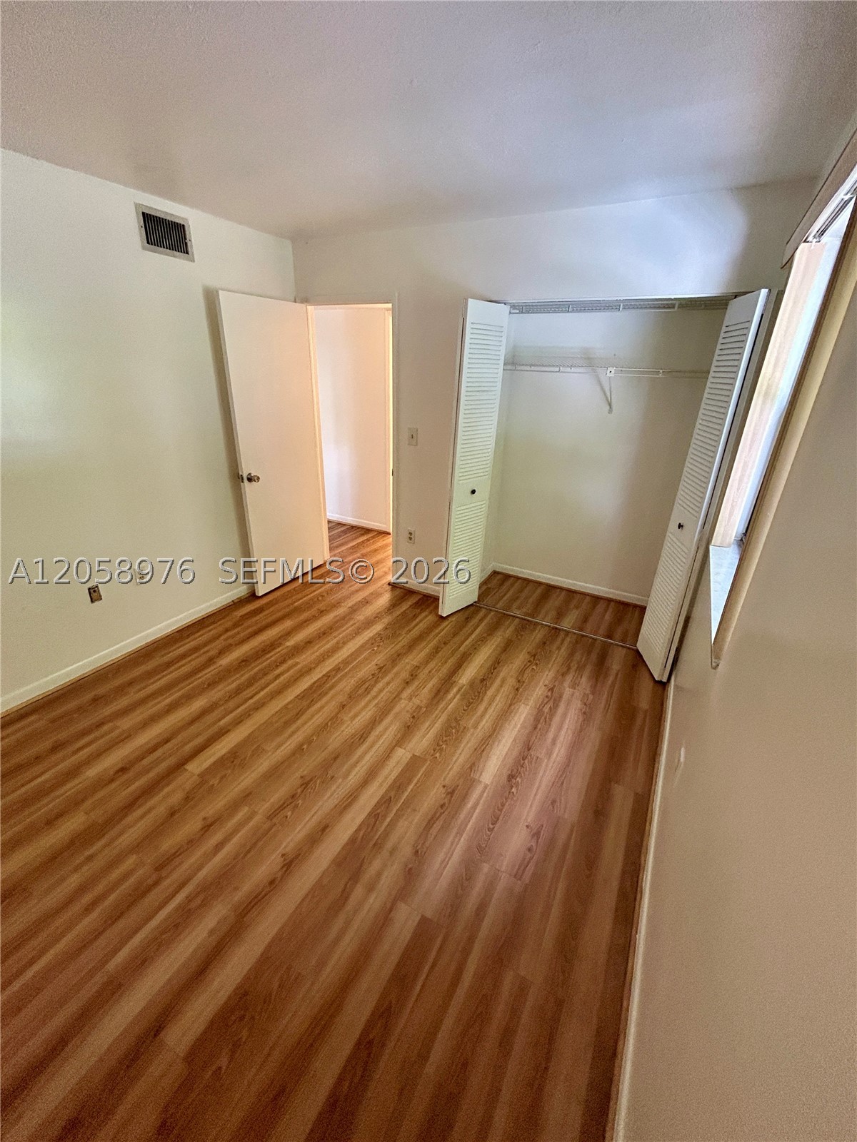 210 W Park Dr 201-2 Property Photo 9