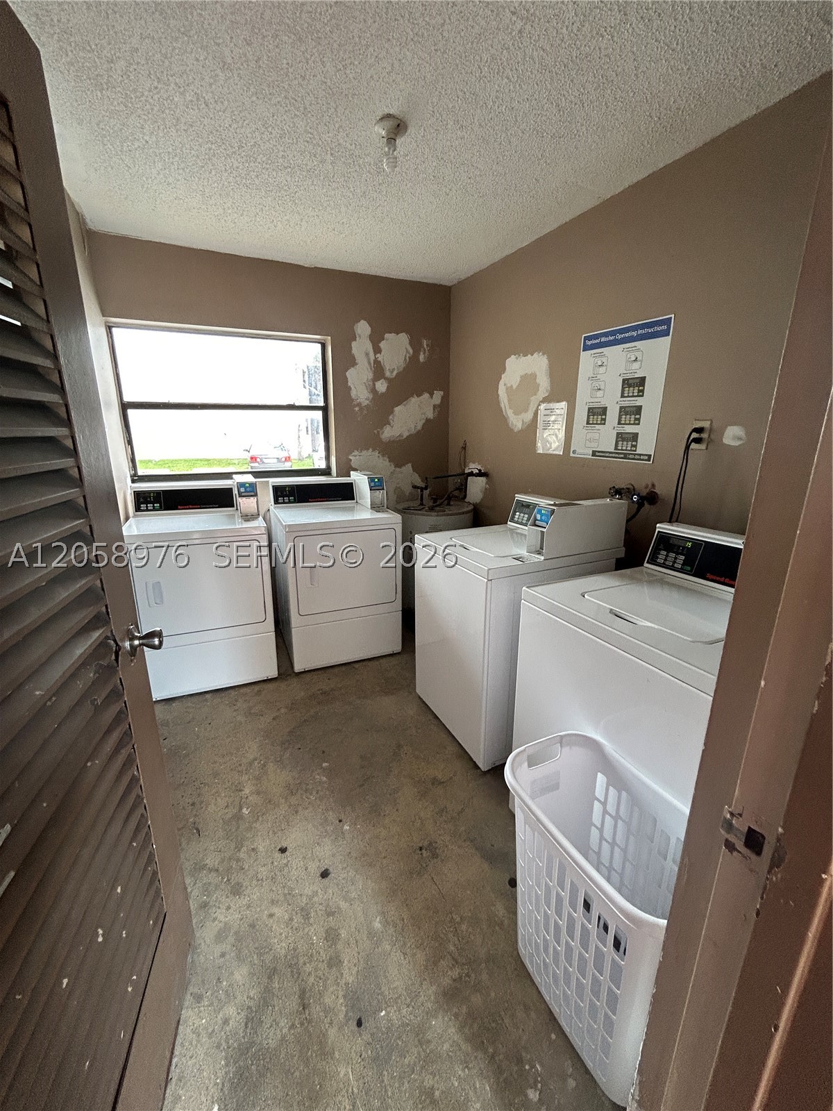 210 W Park Dr 201-2 Property Photo 11