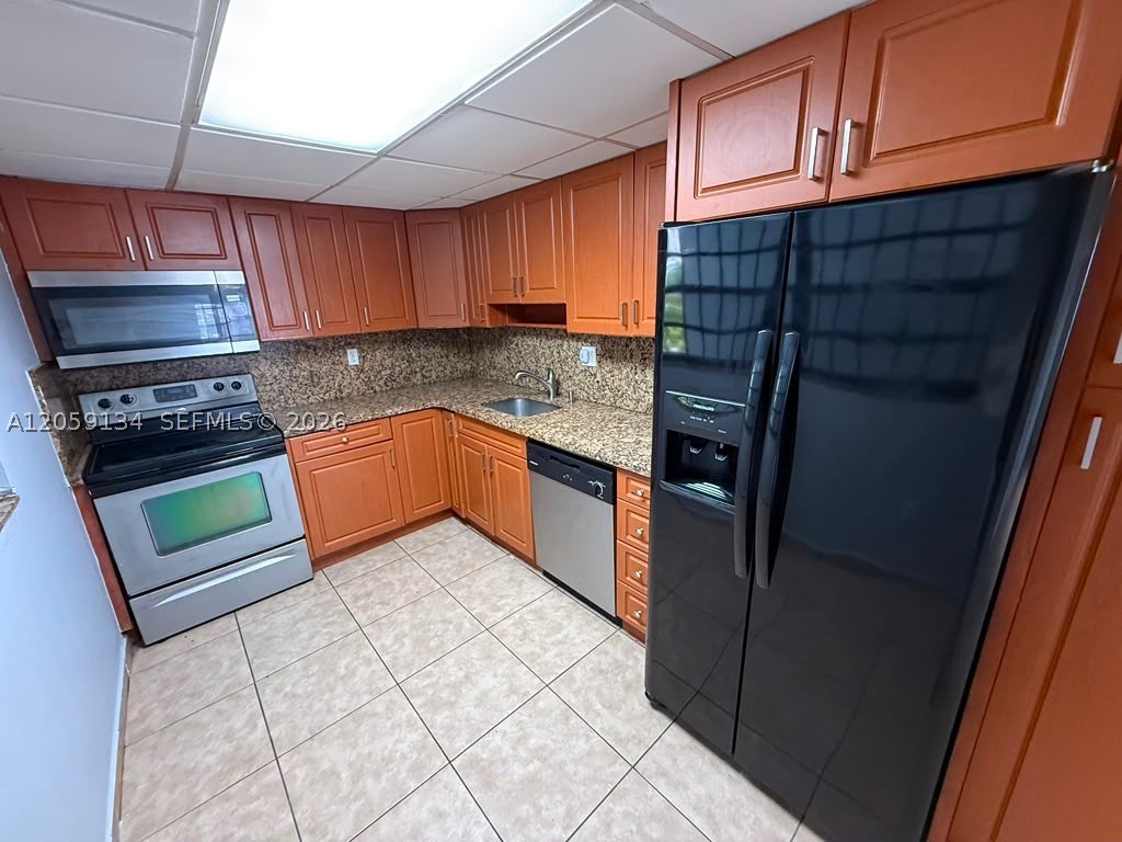 1325 W 68th St 111 Property Photo 1