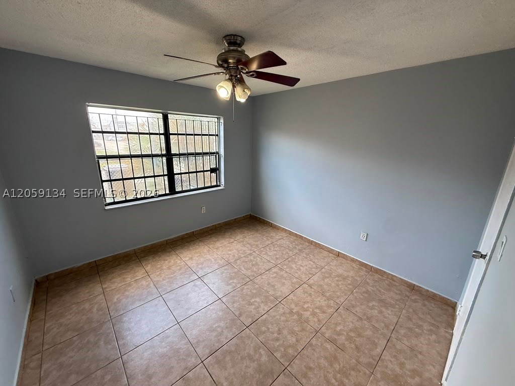 1325 W 68th St 111 Property Photo 3