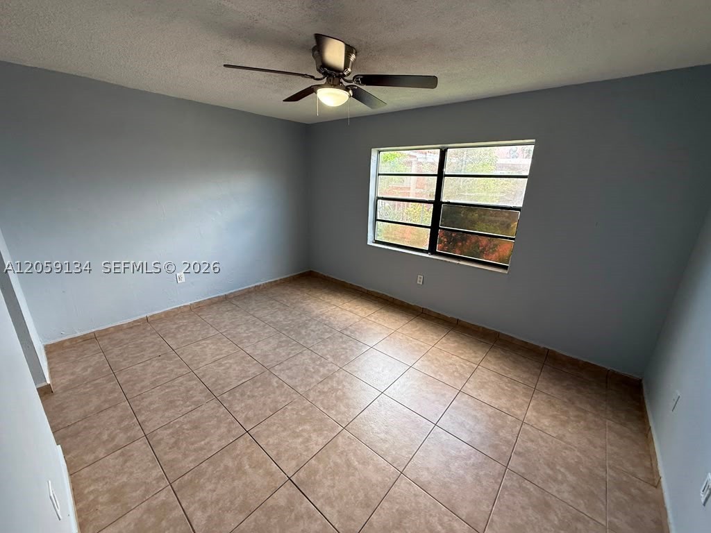 1325 W 68th St 111 Property Photo 4