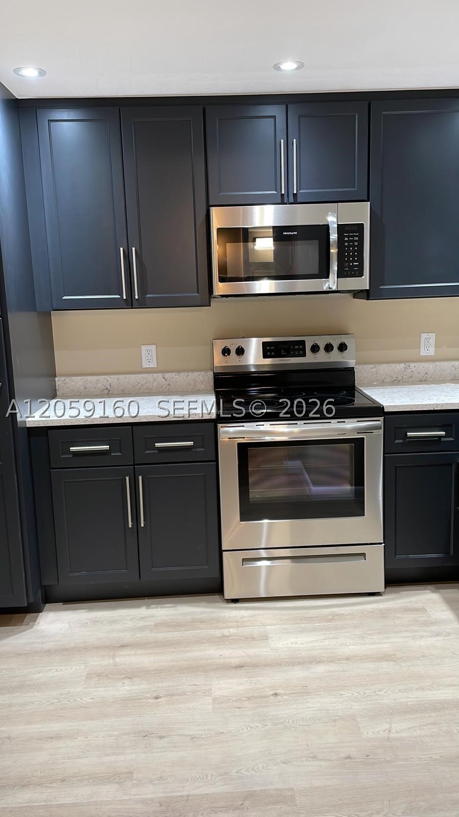 120 Royal Park Dr 2d Property Photo 2