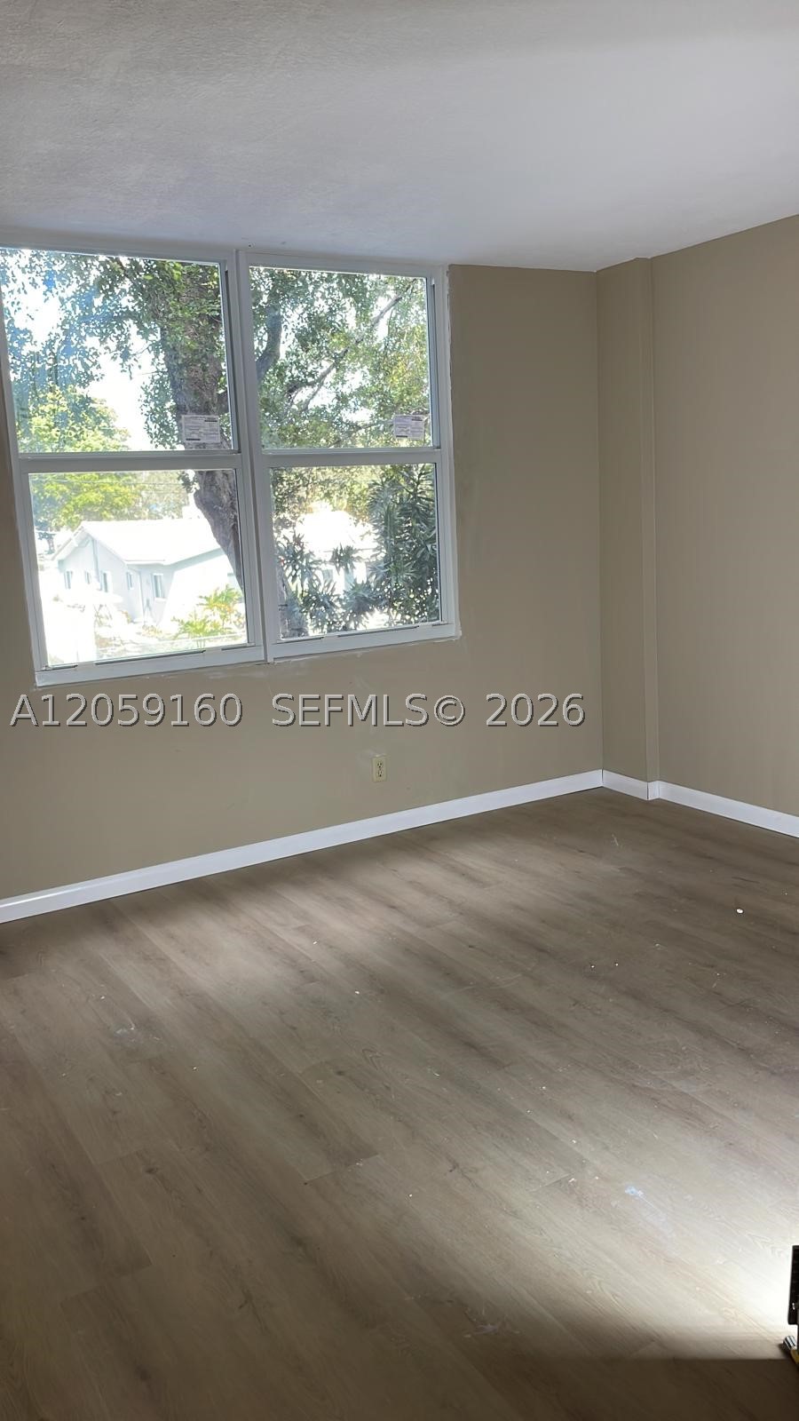 120 Royal Park Dr 2d Property Photo 7