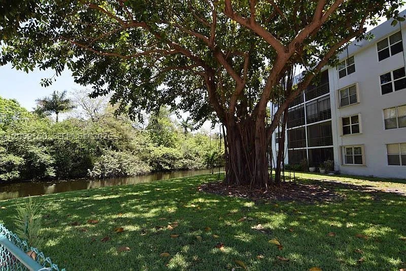 120 Royal Park Dr 2d Property Photo 13