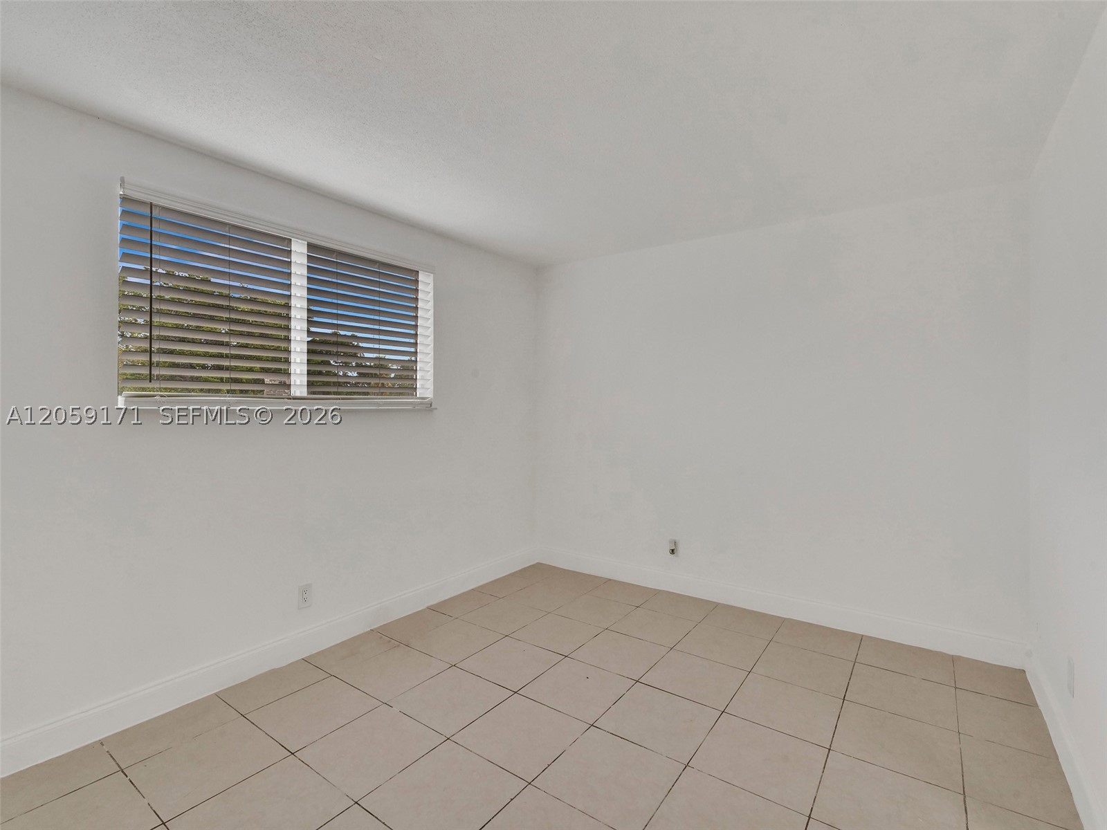 14190 W Dixie Hwy 1 Property Photo 3