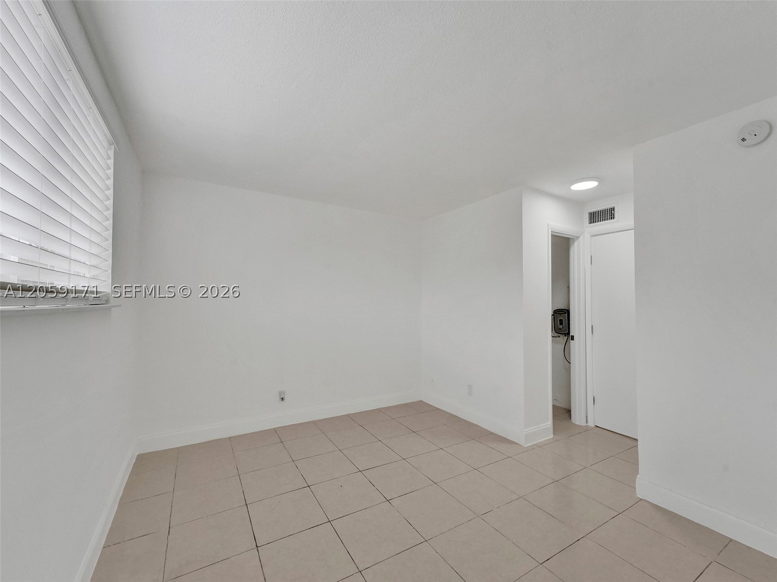 14190 W Dixie Hwy 1 Property Photo 4
