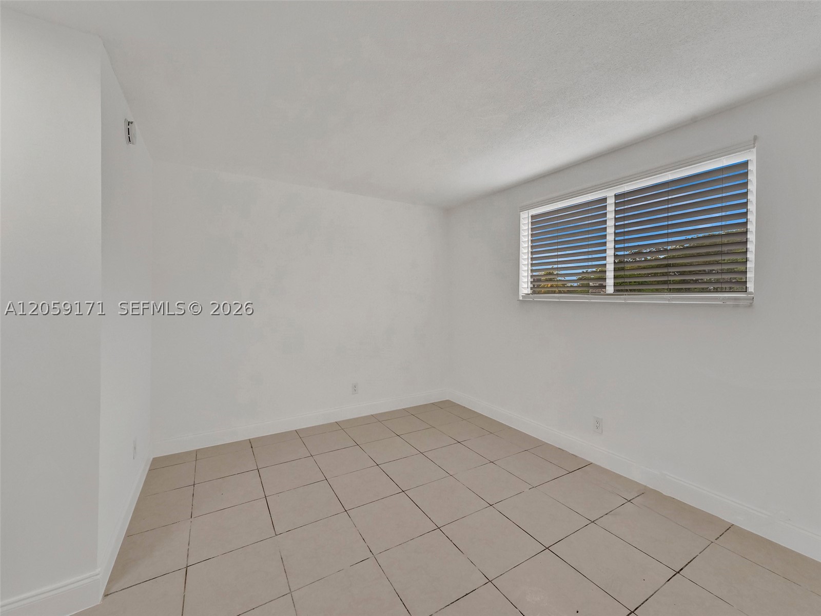 14190 W Dixie Hwy 1 Property Photo 6