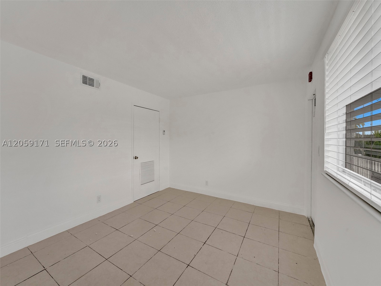 14190 W Dixie Hwy 1 Property Photo 18