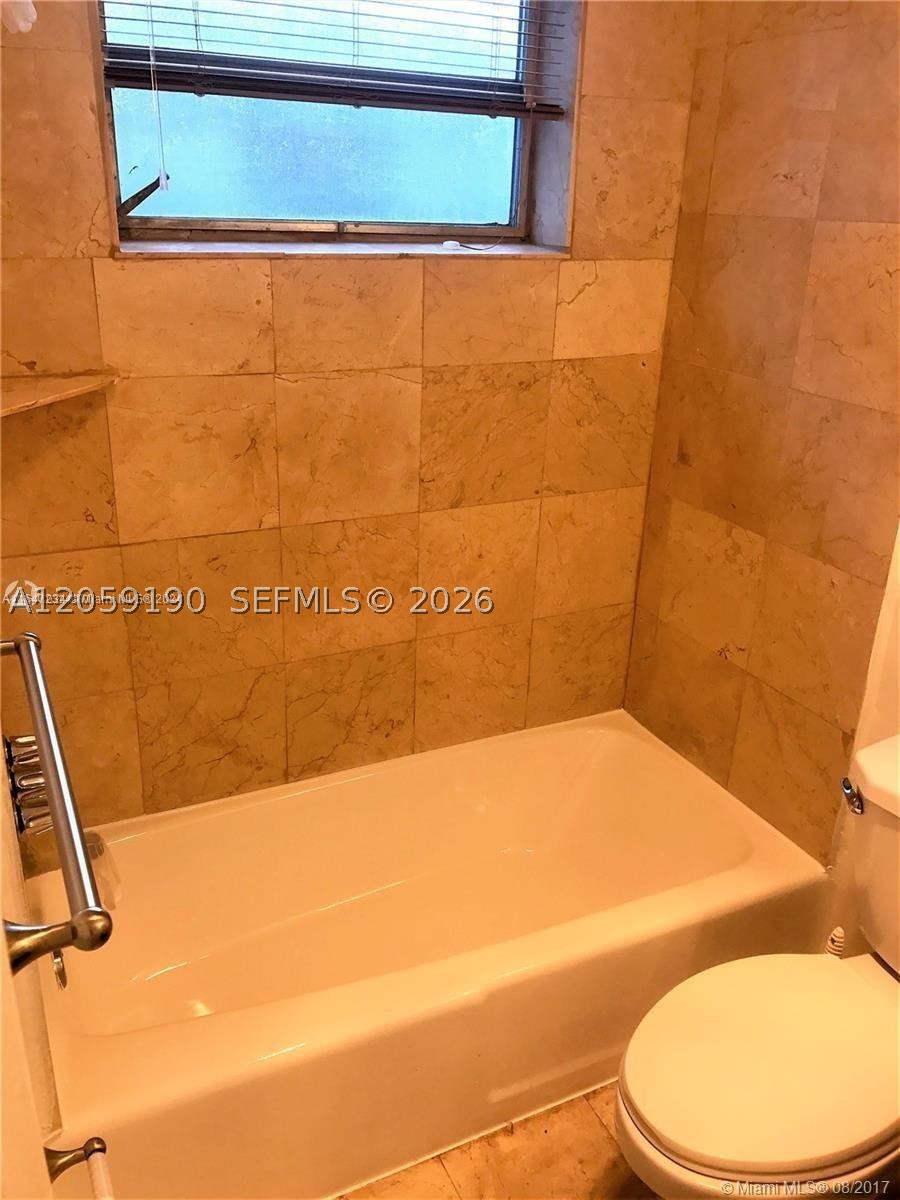 2236 Jackson St 8 Property Photo 6