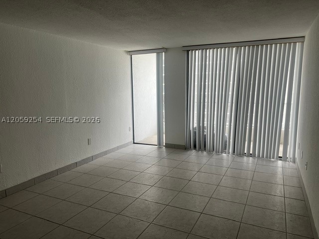 555 Ne 15th St 20e Property Photo 6