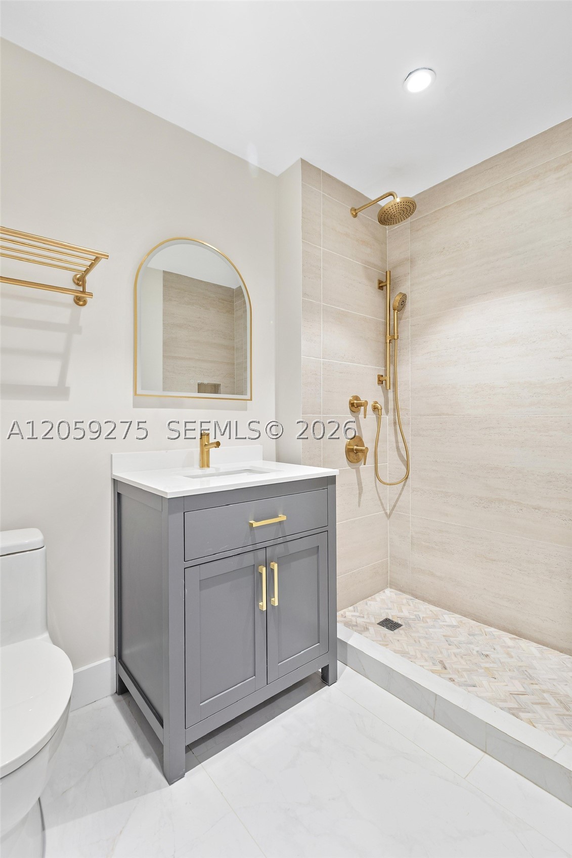 305 W 16 St 3g Property Photo 6