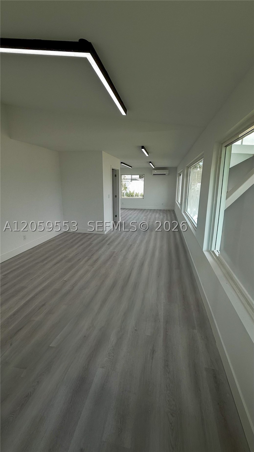 7061 Taft St B Property Photo 9
