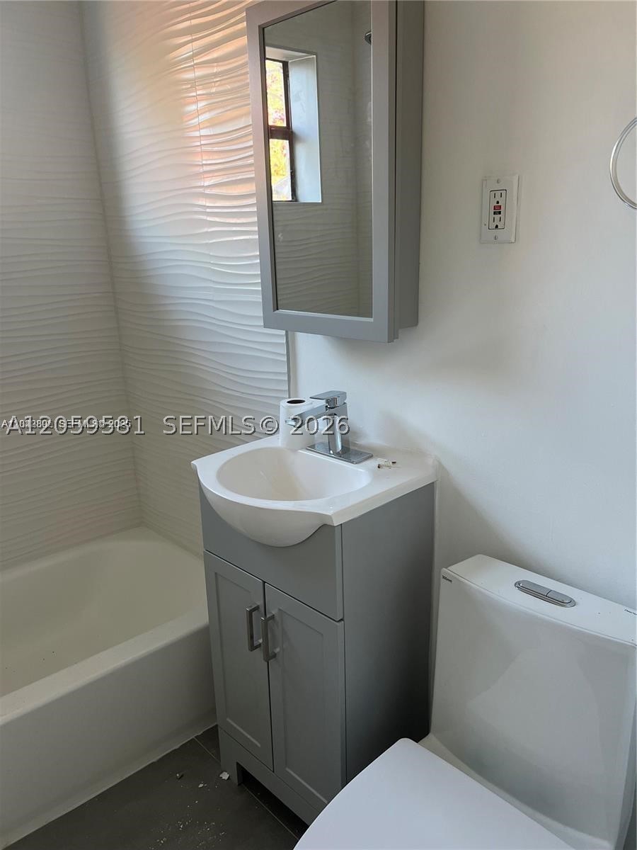 2126 Arthur St Property Photo 3