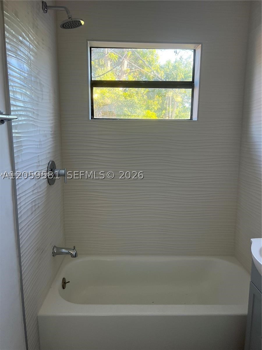2126 Arthur St Property Photo 4