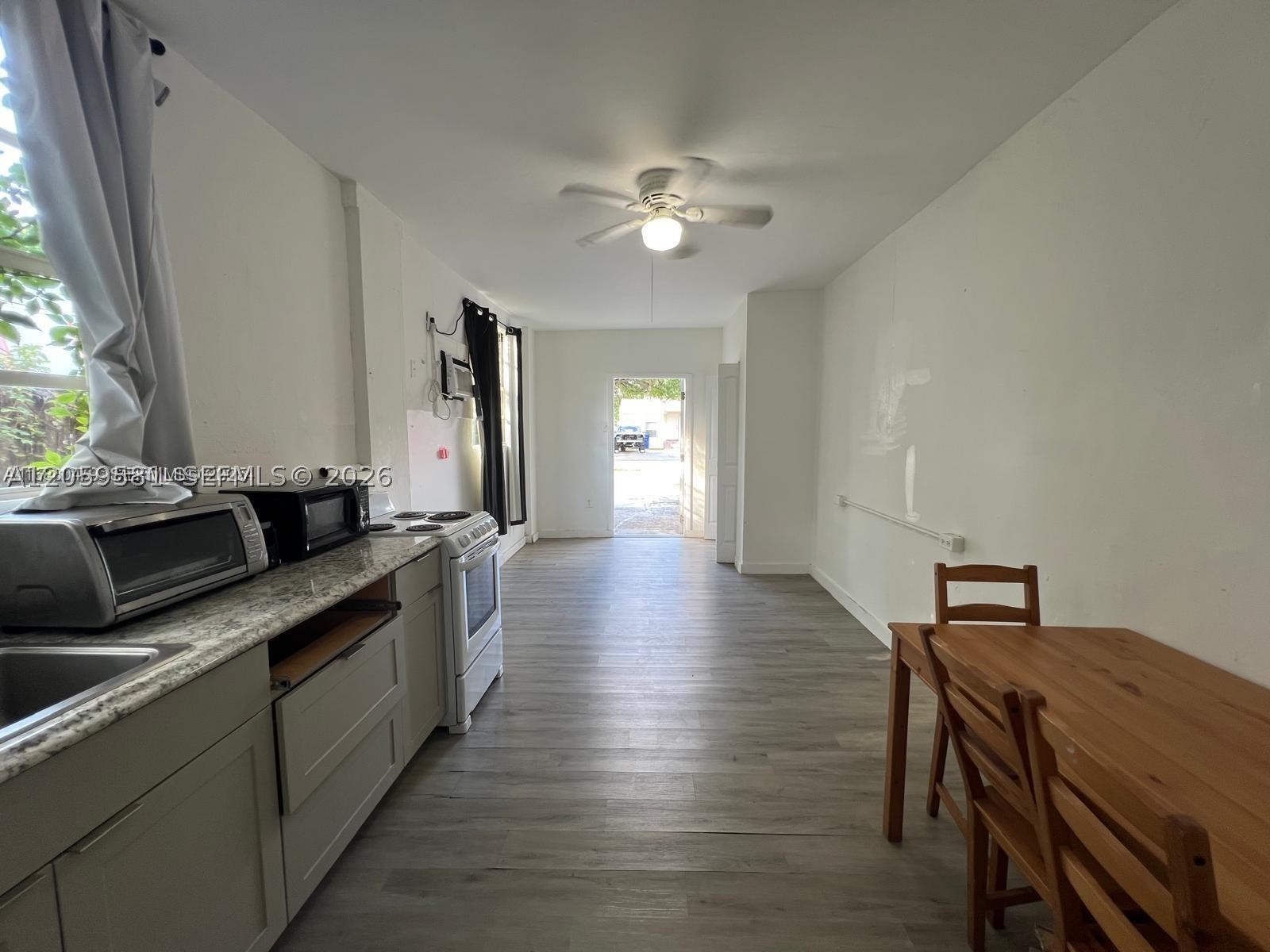 2126 Arthur St Property Photo 9